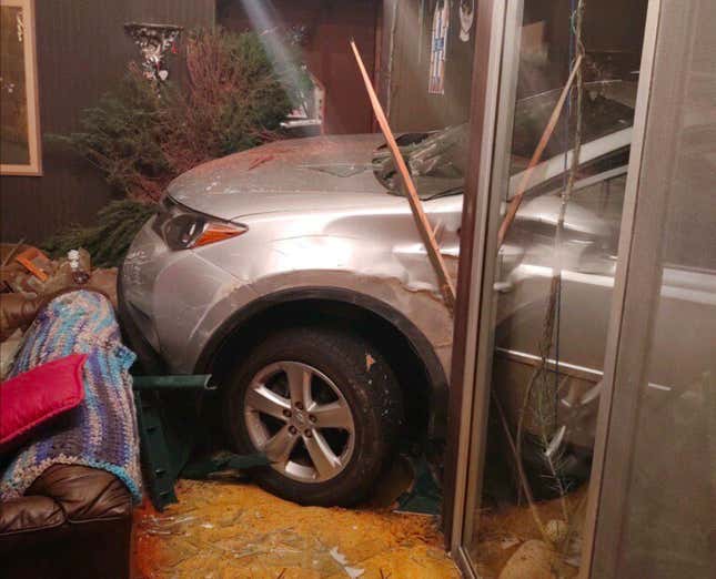 Image for article titled The Absurd Story Of How Some Genius Crashed Into The Same Home Three Times With Two Different Cars