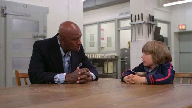 Dick Hallorann es un personaje muy importante. Aquí está junto a Danny.