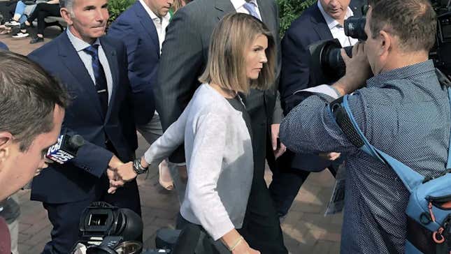 Image for article titled Lori Loughlin Could Face a &#39;Substantially Higher&#39; Sentence Than Felicity Huffman