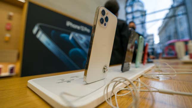 Image for article titled Brazilian Regulators Fine Apple Nearly $2 Million Over Charger-Less iPhone 12