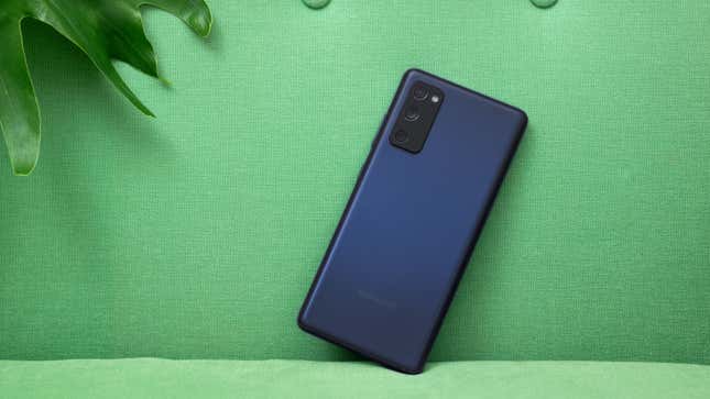 Imagen para el artículo titulado El nuevo Galaxy S20 FE es el smartphone asequible que Samsung necesitaba