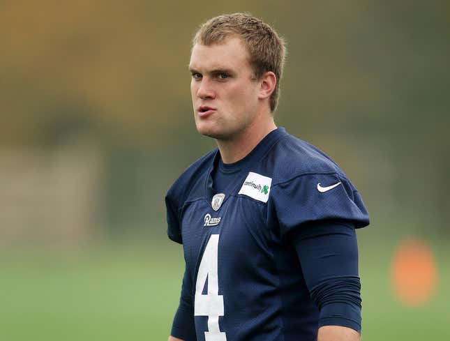 Image for article titled Kicker Pissed To See Holder Really Hitting It Off With New Long Snapper