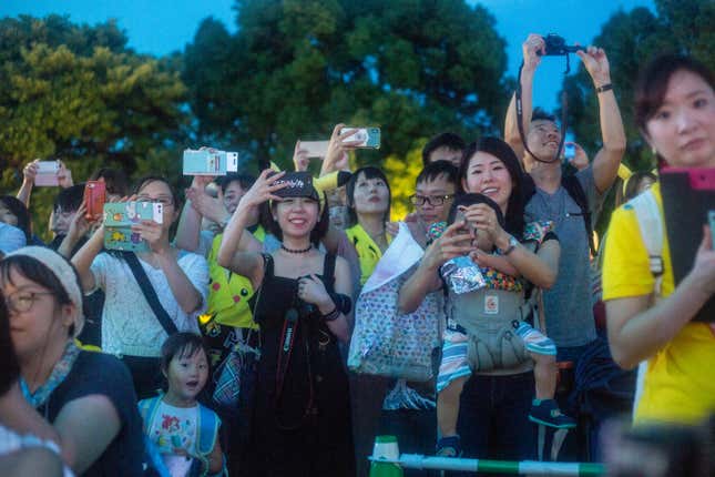 Image for article titled In Photos: 2,000 Dancing Pikachus (And Their Fans) Take Over Yokohama, Japan