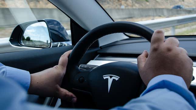 Imagen para el artículo titulado 36 cosas que aprendí sobre el Tesla Model 3 tras probarlo a fondo