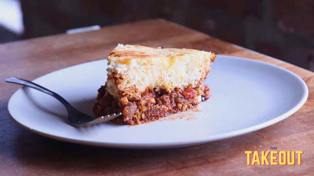 Image for article titled Make chili-cornbread skillet pie, a hearty dinner in a single pan