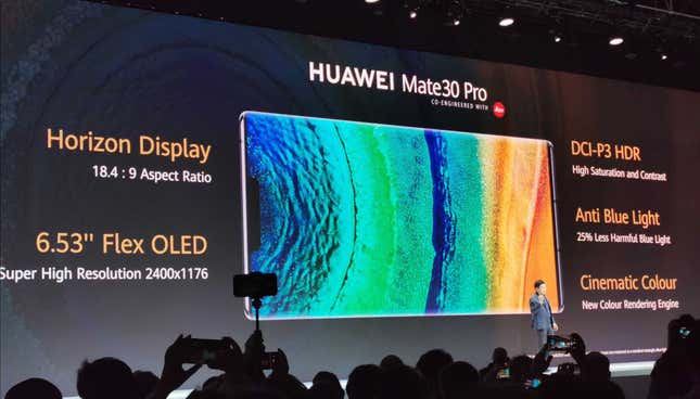 Imagen para el artículo titulado El Huawei Mate 30 llega con pantalla curva, cámara cuádruple (y sí, con Android)