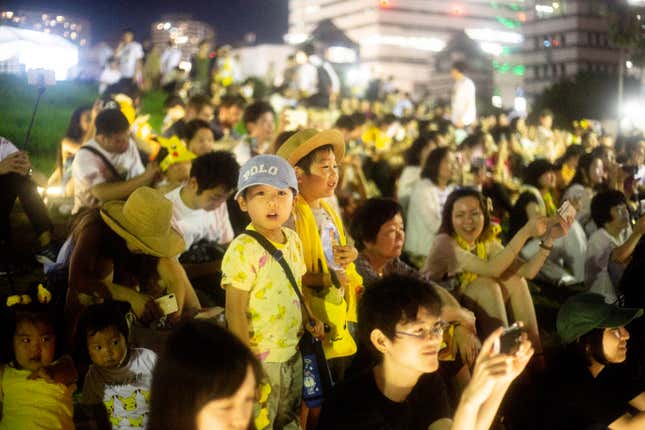 Image for article titled In Photos: 2,000 Dancing Pikachus (And Their Fans) Take Over Yokohama, Japan