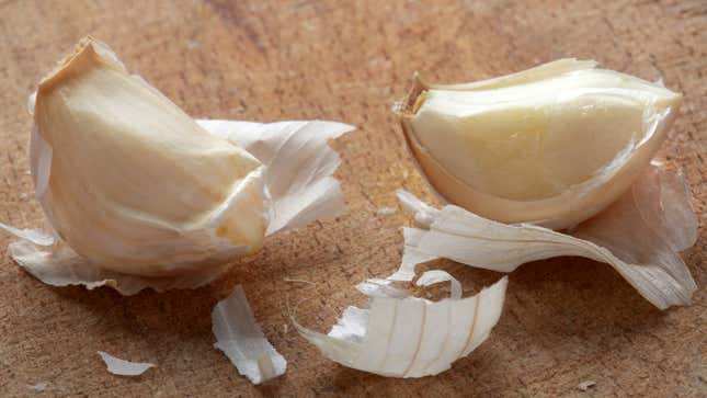 Image for article titled Use Papery Garlic Skins to Give Broth Big Flavor