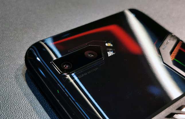 Imagen para el artículo titulado Asus ROG Phone II: la mejor consola portátil ha resultado ser un móvil Android