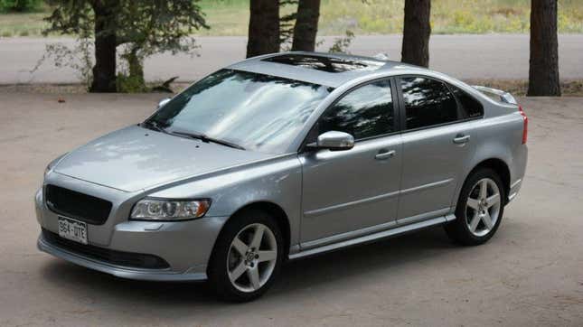 Image for article titled At $9,000, Would You Set your Designs On This 2010 Volvo S40 T5 R-Design?