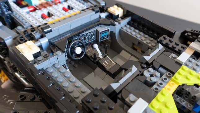 Imagen para el artículo titulado Un Batmobile digno de Batman: Lego lanza un modelo de 3.300 piezas del coche de 1989