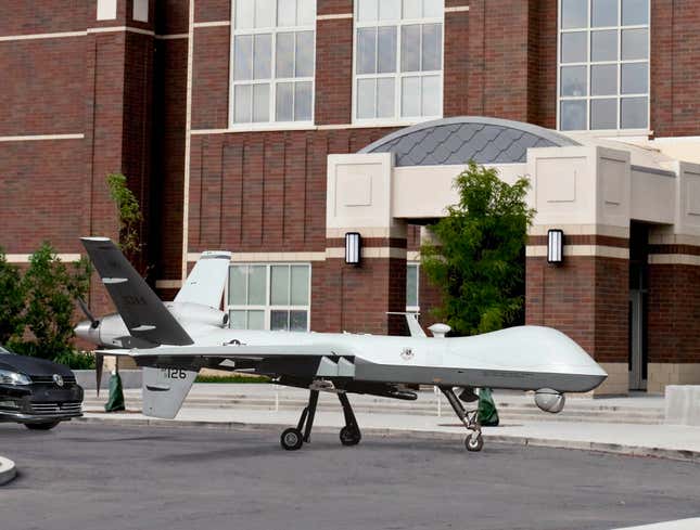 Image for article titled Busy Obama Sends Drone To Pick Up Sasha From School
