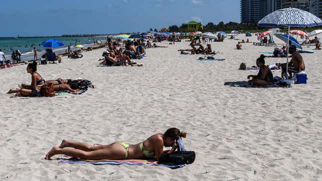 Image for article titled Florida Attempts To Increase Vaccinations By Leaving Loose Syringes Around Beaches