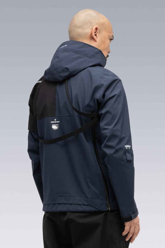 Imagen para el artículo titulado Sale a la venta una chaqueta de Death Stranding por 1.900 dólares. Se agota al instante