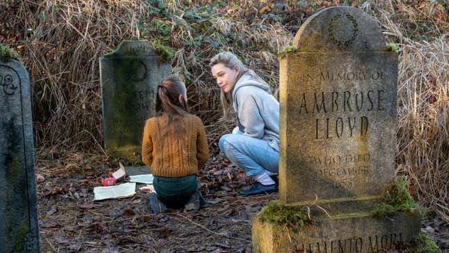 Amelie Smith and Victoria Pedretti star in The Haunting Of Bly Manor