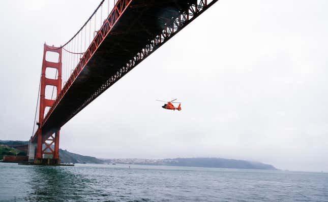 Imagen para el artículo titulado Un fotógrafo se enfrenta a acciones legales por tomar una imagen del Golden Gate desde un “ángulo ilegal”