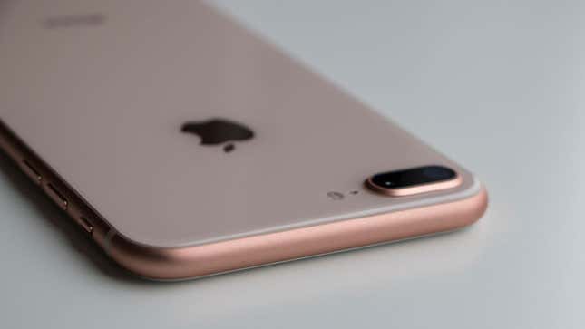 La nueva trasera de cristal. Imagen: Adam Clark Estes