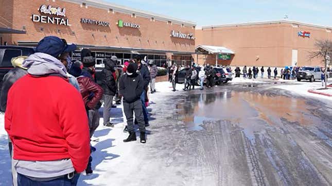 line outside of grocery store after storm