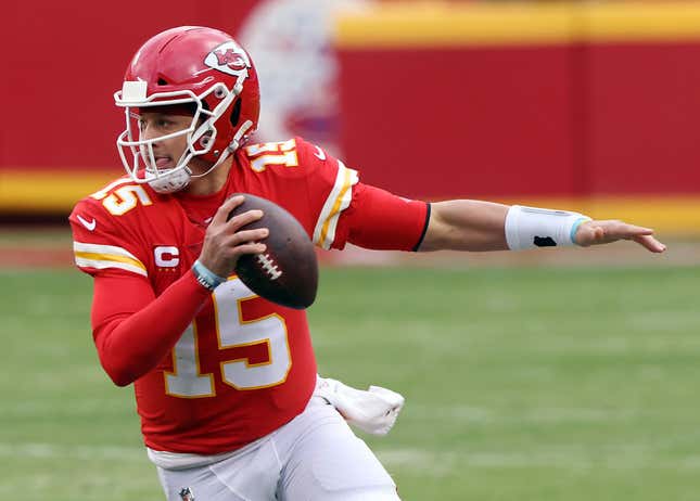 Image for article titled Patrick Mahomes is a go for Chiefs in AFC title tilt, so duel with Josh Allen is on