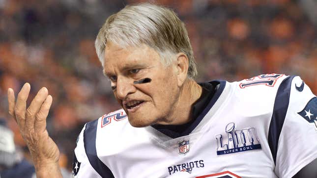 Image for article titled ‘No God, Please Not Now,’ Yells Rapidly Aging Tom Brady As Old Crone’s Spell Begins To Wear Off During Super Bowl