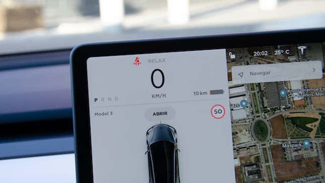 Imagen para el artículo titulado 36 cosas que aprendí sobre el Tesla Model 3 tras probarlo a fondo