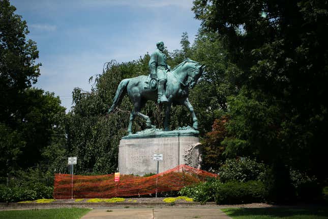 Image for article titled Virginia Supreme Court Rules That Charlottesville Can Remove a Pair of Confederate Statues