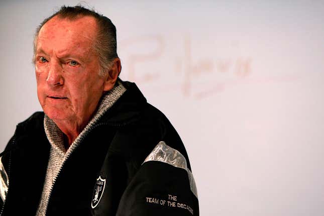 Image for article titled Al Davis Dies Alone Surrounded By Closest Friends