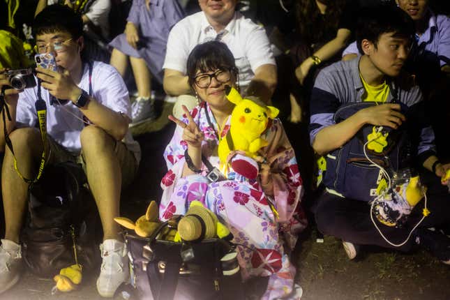 Image for article titled In Photos: 2,000 Dancing Pikachus (And Their Fans) Take Over Yokohama, Japan