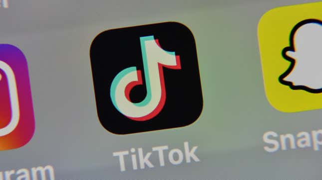 Image for article titled Trump Extends TikTok&#39;s Sell-By Date to 90 Days, Cites &#39;Credible Evidence&#39; of Security Risk