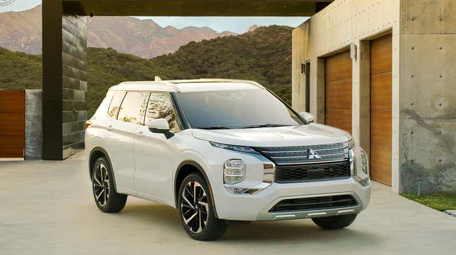 Image for article titled The 2022 Mitsubishi Outlander Is Pretty Much Exactly What You&#39;d Expect From Mitsubishi