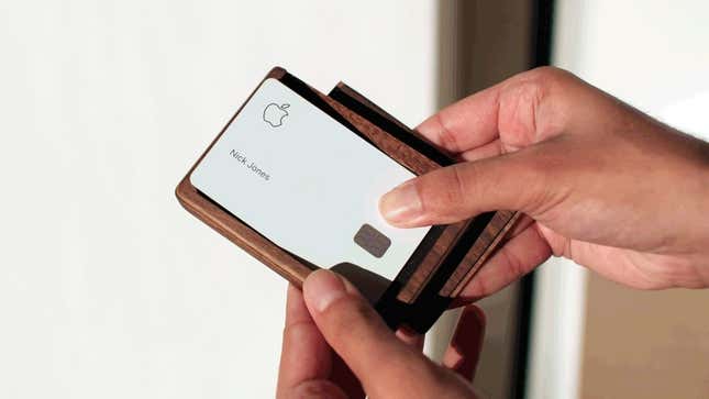 Imagen para el artículo titulado Ya hay fundas para Apple Card de hasta $1300