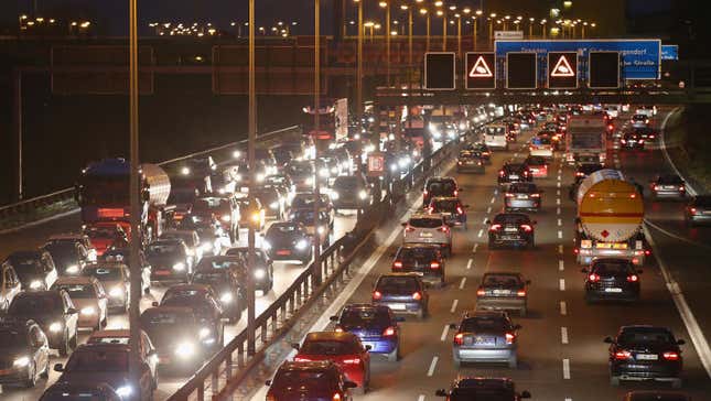 Imagen para el artículo titulado En Alemania hace tanto calor que el gobierno ha puesto límites de velocidad en las autopistas