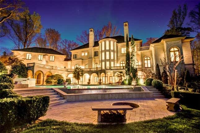 Image for article titled A Brief Tour Through the Self-Isolation Spots of The Rich and Famous