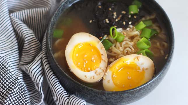 Image for article titled How to Make a Ramen Egg