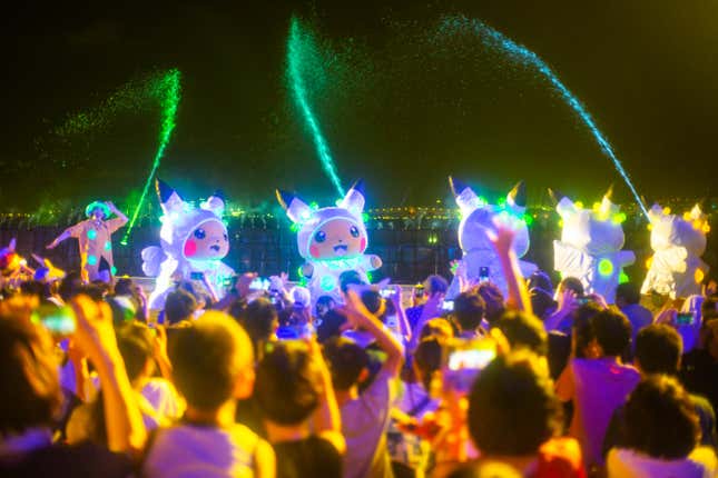 Image for article titled In Photos: 2,000 Dancing Pikachus (And Their Fans) Take Over Yokohama, Japan