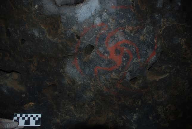 Photo of the Pinwheel painting, with a crevice stuffed with quid shown at lower left above the 10-cm scale.