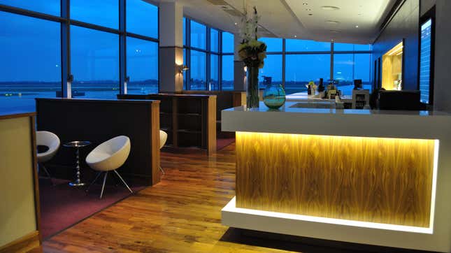 Image for article titled What&#39;s The Cheapest Way to Get Into an Airport Lounge?