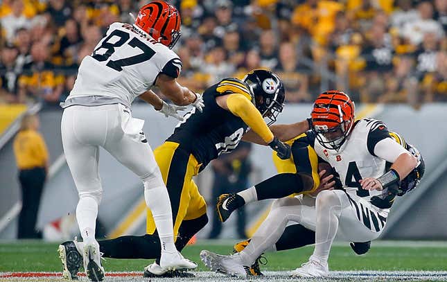 Steelers sack Andy Dalton eight times, cruise to 27-3 victory over Bengals  - NBC Sports