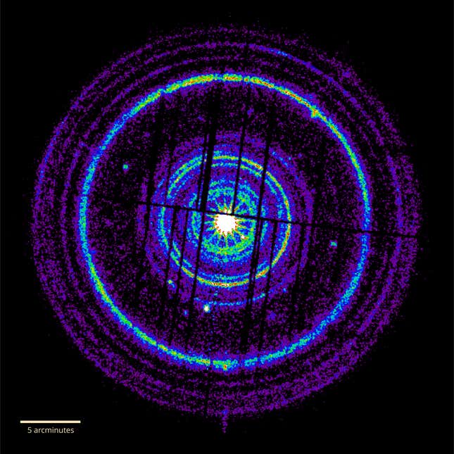 XMM-Newton Gözlemevi tarafından görülen, TEKNE'den yayılan toz halkaları.