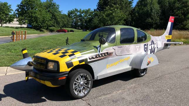 Image for article titled This Plane Turned Into A Car Is The Weirdest Way Take The Kids To School