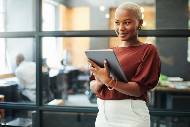 Image de l'article intitulé Les fardeaux financiers pèsent plus lourdement sur la santé mentale des femmes noires que vous ne le pensez