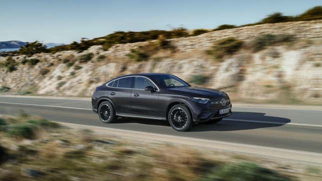 Una foto de un SUV Mercedes-Benz GLC Coupé. 