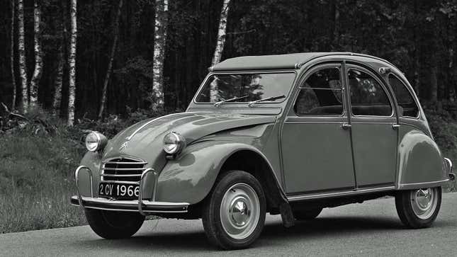 A black and whit photo of an old Citroën 2CV. 