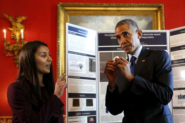 Ruchi Pandya shows the president her cardiac arrest biosensor.