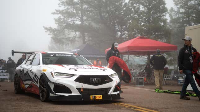 Image for article titled The Pikes Peak International Hill Climb Is a Triumph of Enthusiasm Over Cash