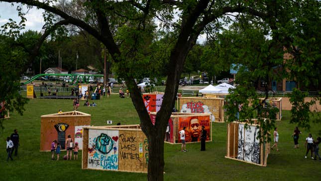 Una exposición de arte 2021 en la cercana Minneapolis, Minnesota, que está cerca de St. Paul