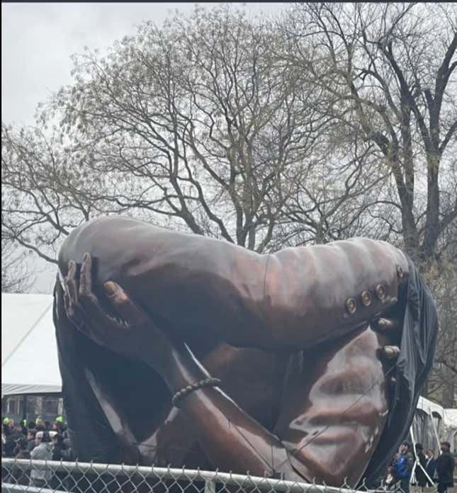 Image for article titled From Dwyane Wade to Dr. Martin Luther King, Jr., the Worst Statues of Black Celebs