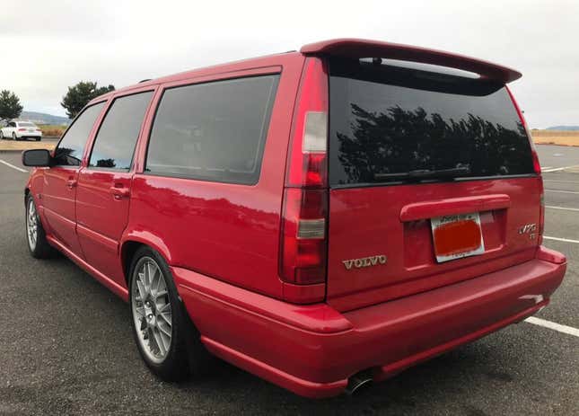 Image for article titled At $8,900, Does This 1998 Volvo V70 T5M Got It Going On?