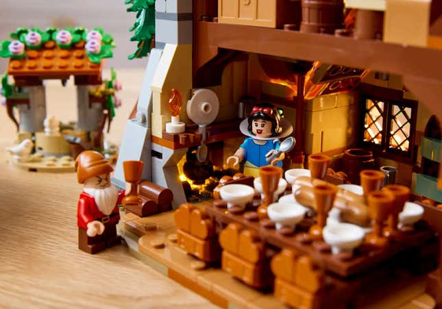 Image for article titled Recreate Snow White's Life, Death, and Resurrection With This Lego Set