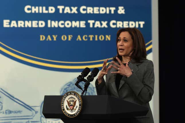 La vice-présidente et candidate démocrate à la présidence Kamala Harris souhaite rétablir l’extension, désormais caduque, du crédit d’impôt pour enfant. 